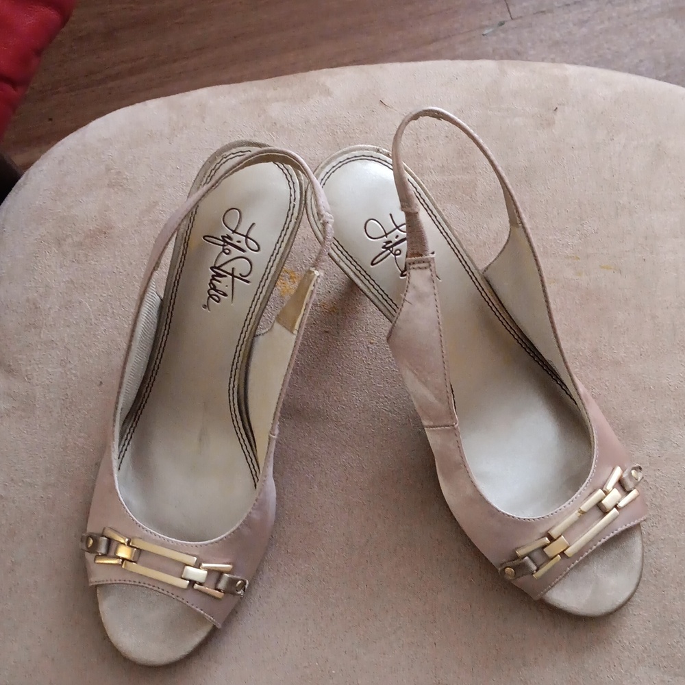 Women's dress shoes